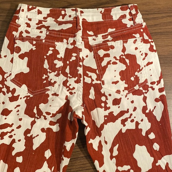 Stylish Red and White Flare Jeans - Picture 5 of 7